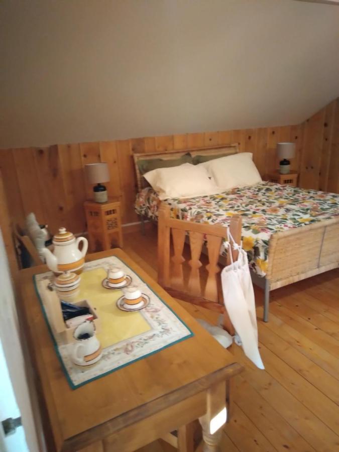 Les Dames De La Saugiat Bed & Breakfast Le Fied Eksteriør bilde