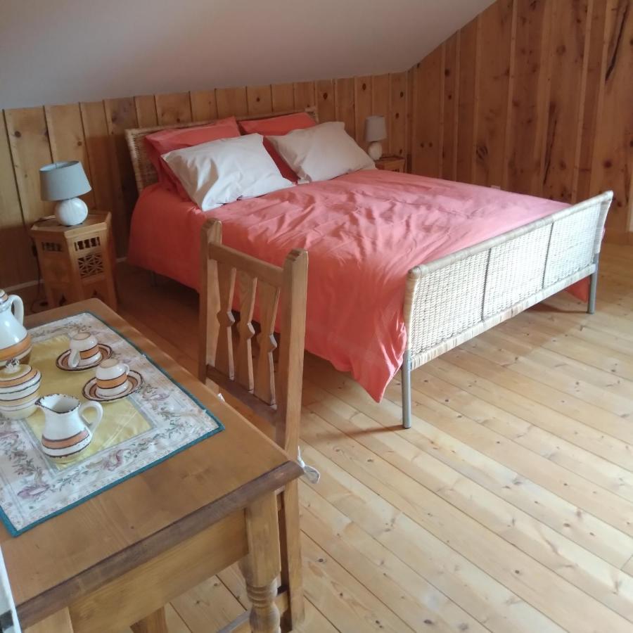 Les Dames De La Saugiat Bed & Breakfast Le Fied Eksteriør bilde