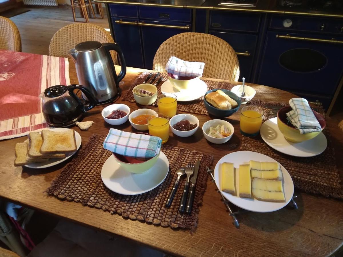 Les Dames De La Saugiat Bed & Breakfast Le Fied Eksteriør bilde