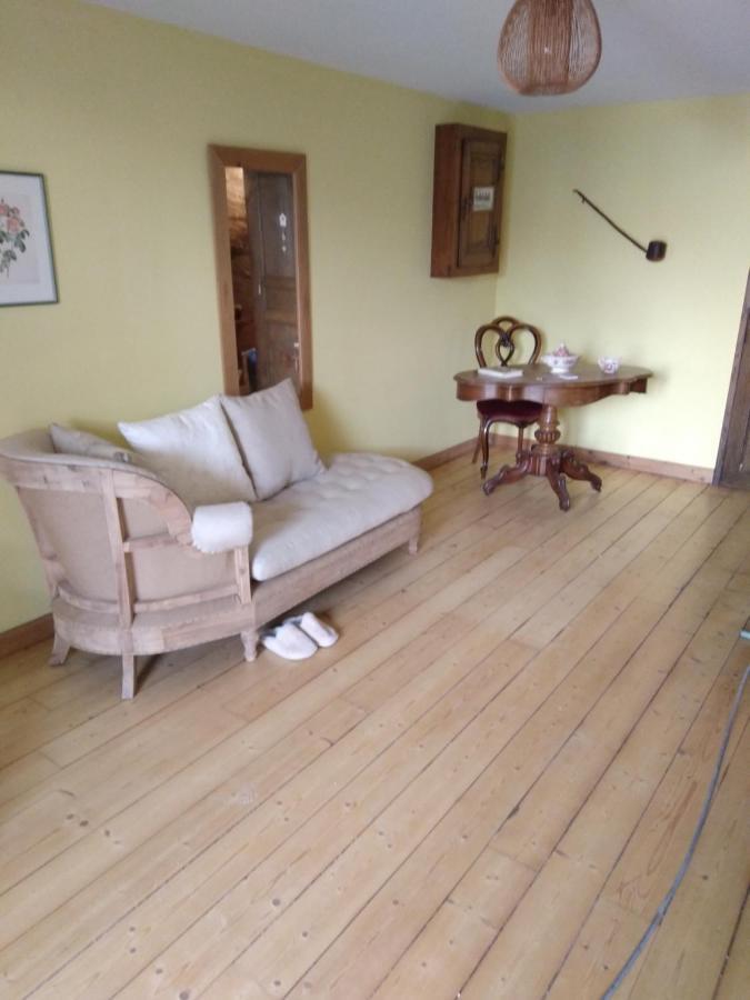 Les Dames De La Saugiat Bed & Breakfast Le Fied Eksteriør bilde