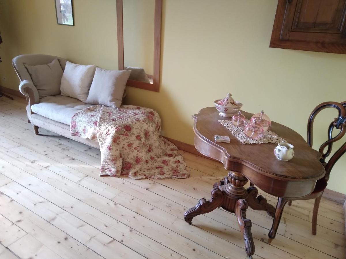 Les Dames De La Saugiat Bed & Breakfast Le Fied Eksteriør bilde