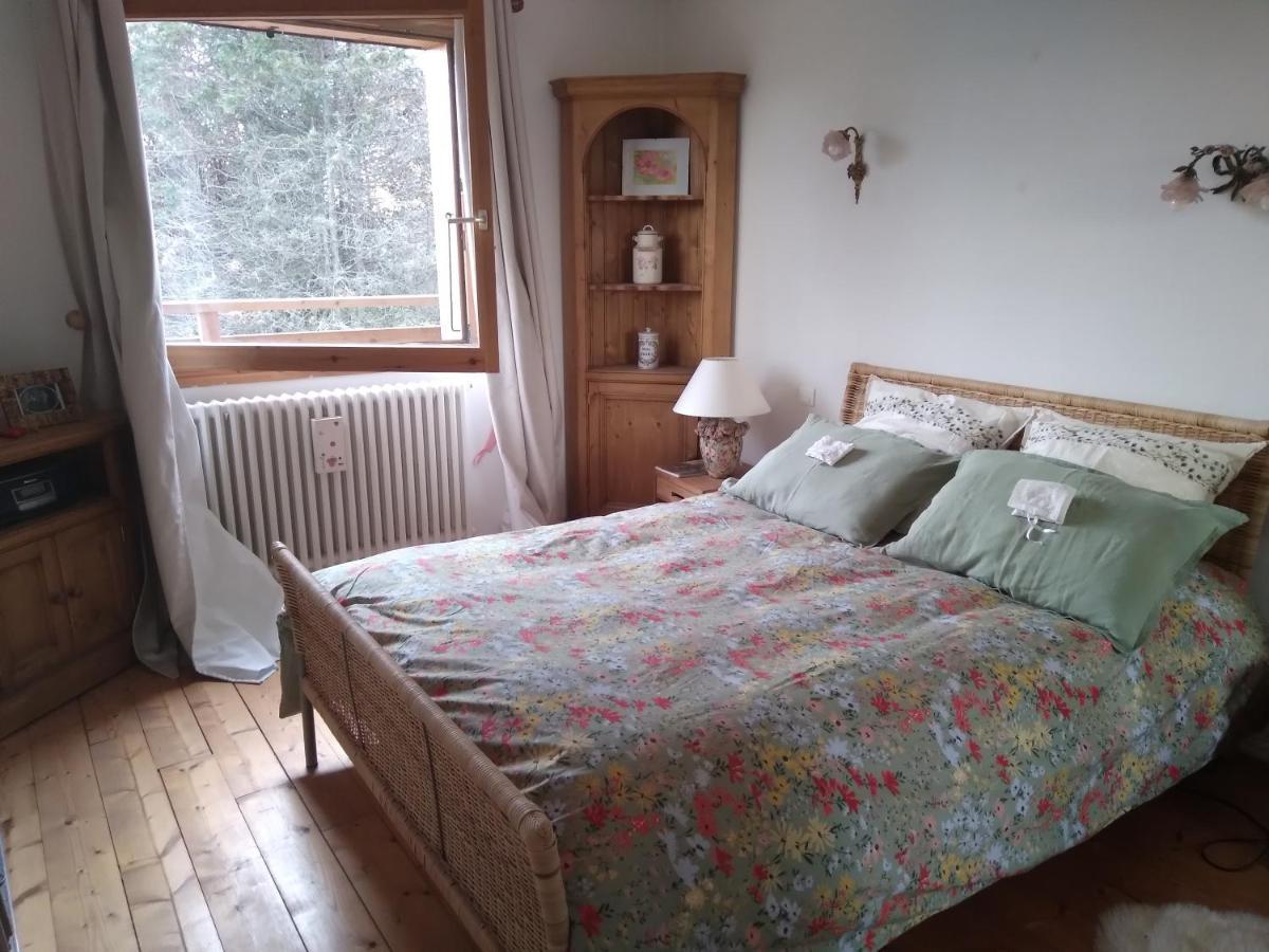 Les Dames De La Saugiat Bed & Breakfast Le Fied Eksteriør bilde
