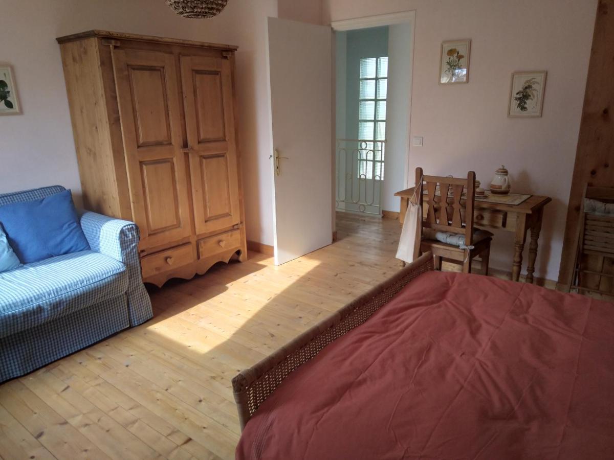 Les Dames De La Saugiat Bed & Breakfast Le Fied Eksteriør bilde